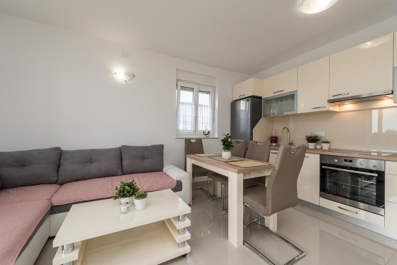 Zoran Brand New Modern Apartments Мандре Екстериор снимка